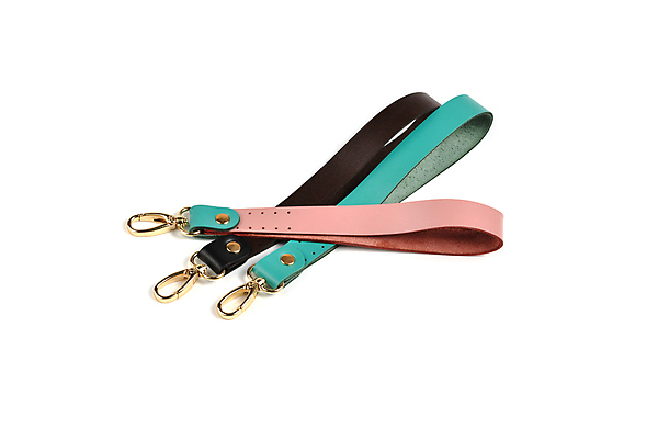 포토 JPG 해외이미지 템플릿 손 디자인 길 분홍색 백그라운드 컨셉 자동차 열쇠 선물 사람없음 장식 초록색 세트 갈색 유행 꼬리표 라벨 쌓기 금속 공백 회색 흰색 반지 원형 고리 그룹 재산 고급 은색 가죽 자르기 수집 심볼 피부 오브젝트 잠금 보안 클립 기념품 고립 보유 철강 스타일 해외포토 도형 육상교통 컬러 장신구 모션 재질 프레임 안전 신체부위 금융 파일형식 이미지허브