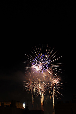 포토 JPG 해외이미지 모양 아이콘 디자인 계절 행복 별 조각 백그라운드 패턴 하늘 불 추상 휴가 기념 프레임 폭죽 불꽃놀이 이벤트 사람없음 장식 빛 세트 컬러풀 파티 축제 어둠 흰색 축하 스페인 황금 야간 폭발 잔치 쇼 파열 고립 알리칸테 효과 해외포토 자연요소 감정 유럽 컬러 컨셉 무늬 놀이 파일형식 이미지허브