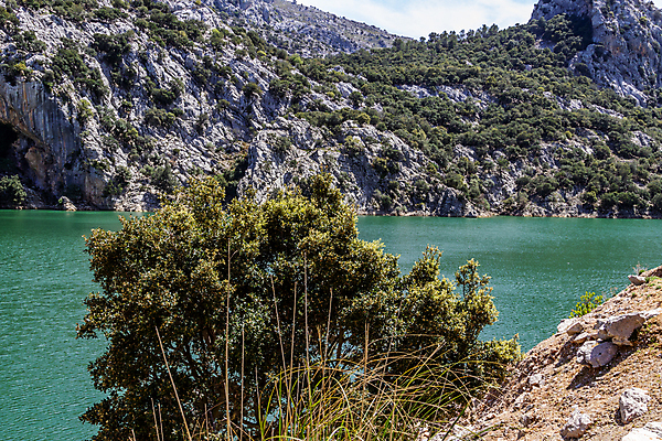포토 JPG 해외이미지 나무 유럽 호수 바다 섬 여행 하늘 휴가 산 파노라마 사람없음 초록색 물 파란색 관광지 마을 맑음 저수지 스페인 댐 지중해 암초 해외포토 자연요소 식물 공공시설 나라 컬러 날씨 촬영기법 파일형식 이미지허브