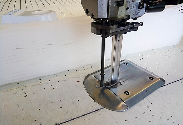 포토 JPG 해외이미지 템플릿 직업 손 디자인 옷 산업 컨셉 패턴 공장 탁자 노동자 사람없음 유행 기계 장비 공구 직물 면 업무 실 칼 제조 바느질 디자이너 자르기 질감 재단 재단사 솜씨 커터 스타일 해외포토 가구 무늬 공업 모션 신체부위 도구 작업 파일형식 이미지허브