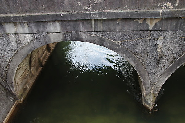 포토 JPG 해외이미지 나무 유럽 건축양식 자연 사람없음 야외 건물 물 강 교회 환경 이탈리아 시골 개울 관목 집중 통로 고고학 로마인 현재 해외포토 자연요소 식물 건축물 교육 건축 나라 컨셉 종교건축 인종 생태계 파일형식 이미지허브
