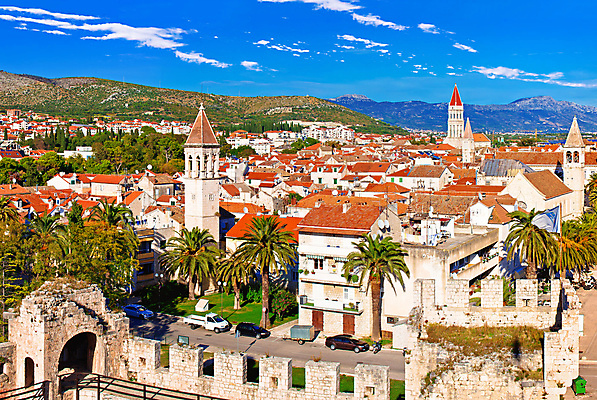 포토 JPG 해외이미지 전통 바다 섬 요트 자연 하늘 산 주택 안테나 파노라마 손바닥 사람없음 건물 초록색 물 파란색 컬러풀 세계 교회 탑 항구 도시 소나무 만 보트 재산 땅 지중해 타운 크로아티아 스카이라인 다리찢기 옛날 해외포토 자연요소 나무 건축물 손 유럽 컬러 배_교통 통신 종교건축 교통시설 모션 촬영기법 금융 생태계 파일형식 이미지허브
