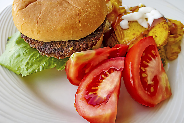 포토 JPG 해외이미지 접시 백그라운드 토마토 패스트푸드 사람없음 햄버거 인스턴트 웨지감자 해외포토 식기 음식 채소 감자 감자요리 파일형식 이미지허브