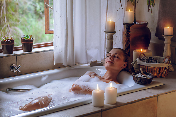 포토 JPG 해외이미지 웰빙 여자 행복 신체 창문 호텔 휴식 주택 수영장 실내 건강 한명 사람 내부 치료 물 눕기 뷰티 스파 목욕 거품 기쁨 욕실 고급 씻기 피부 휴양지 소금 비누 테라피 돌봄 샤워실 위생관리 해외포토 자연요소 1 감정 컨셉 의학 모션 숙소 관리 건물 신체부위 위생용품 청결 장소 샤워시설 파일형식 이미지허브