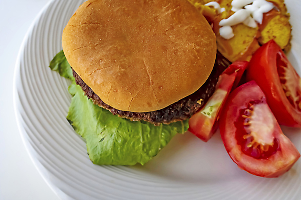 포토 JPG 해외이미지 접시 백그라운드 토마토 패스트푸드 사람없음 햄버거 인스턴트 웨지감자 해외포토 식기 음식 채소 감자 감자요리 파일형식 이미지허브