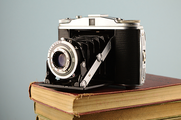 포토 JPG 해외이미지 회색배경 실내 사람없음 책 빈티지 오브젝트 복고 필름카메라 해외포토 백그라운드 컨셉 내부 카메라 회색 파일형식 이미지허브