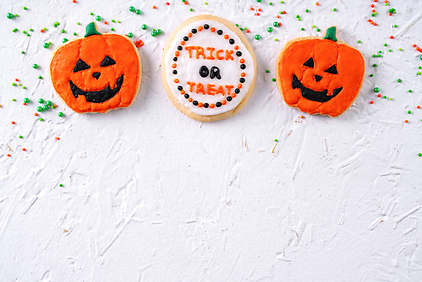 포토 JPG 해외이미지 디저트 사람없음 하이앵글 쿠키 할로윈 달콤 유령 흰배경 잭오랜턴 스프링클 카피스페이스 해외포토 음식 뷰포인트 백그라운드 장식 공백 흰색 맛 파일형식 이미지허브