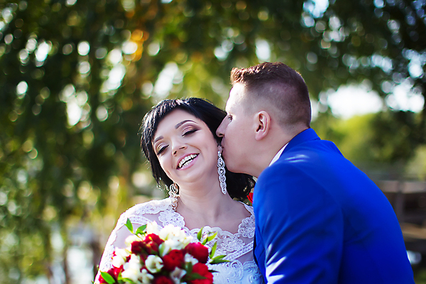 포토 JPG 해외이미지 커플 드레스 꽃 행복 얼굴 결혼 2 관계 포옹 결혼식 남편 키스 갈색머리 함께함 사랑 사람 성인 야외 두명 초록색 뷰티 귀여움 맑음 흰색 축하 아내 닫기 유혹 열정 해외포토 식물 헤어스타일 옷 감정 컬러 컨셉 안기 모션 날씨 이벤트 신체부위 애정표현 파일형식 이미지허브