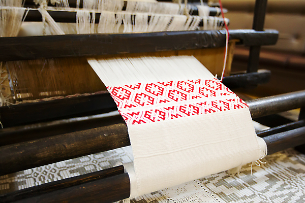 포토 JPG 해외이미지 직업 전통 손 문화 줄 패턴 취미 사람없음 목재 가로 유행 기계 장비 수확 기구 공구 직물 면 작업 뜨개질 실 제조 묘사 질감 복고 섬유 짜임 수공예 돌리기 옛날 짜기 핸드메이드 해외포토 나무 무늬 농업 재료 모션 신체부위 도구 공예 파일형식 이미지허브