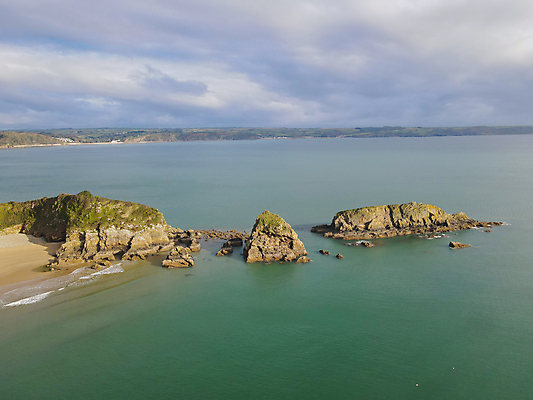 포토 JPG 해외이미지 유럽 바다 여행 자연 영국 웨일즈 해변 사람없음 물 파란색 환경 절벽 만 스카이라인 민물 해일 펨브룩셔 해외포토 자연요소 나라 컬러 자연재해 생태계 파일형식 이미지허브