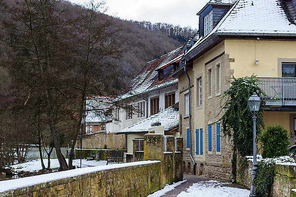 포토 JPG 해외이미지 나무 유럽 여행 겨울 가로등 자연 주택 독일 사람없음 건물 물 강 도시풍경 노란색 도시 개울 역사 타운 구시가지 옛날 해외포토 자연요소 식물 건축물 계절 공공시설 나라 컬러 풍경 생태계 파일형식 이미지허브