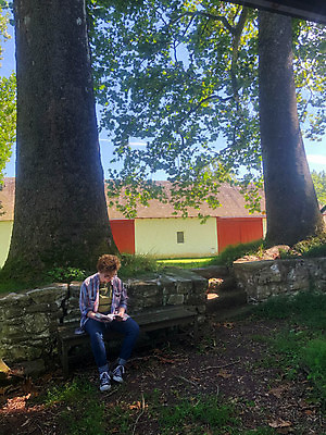 포토 JPG 해외이미지 나무 백인 학생 전통 라이프스타일 공원 여자 행복 대학생 여행 자연 하늘 휴가 휴식 한명 사람 야외 목재 초록색 농장 여행객 침묵 숲 만족 내추럴 옛날 해외포토 서양인 식물 1 공공시설 감정 컬러 컨셉 농업 재료 생활 소리 생태계 파일형식 이미지허브