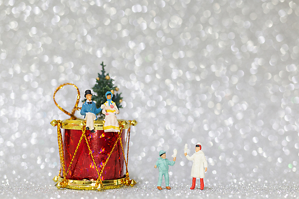 포토 JPG 해외이미지 전통 계절 행복 인형 컨셉 크리스마스 겨울 가족 휴가 새로움 새해 선물 사람 사람없음 숫자 산타클로스 미니어처 축하 12월 연도 해외포토 문자 기념일 감정 관계 모형 날짜 파일형식 이미지허브