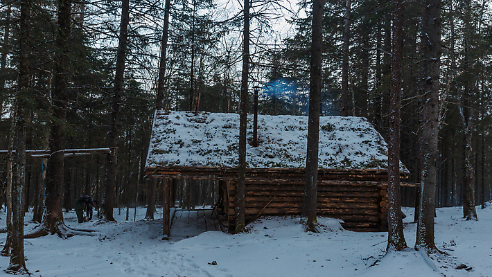 포토 JPG 해외이미지 백그라운드 크리스마스 겨울 자연 하늘 휴가 산 주택 핀란드 풍경 사람없음 야외 목재 파란색 빛 추위 흰색 야간 숲 오두막 통나무 장면 북쪽 고립 샬레 해외포토 자연요소 나무 계절 기념일 컬러 재료 실험기구 북유럽 건물 방향 생태계 파일형식 이미지허브