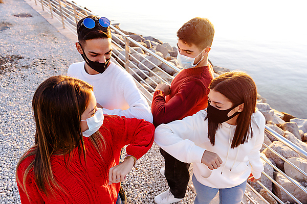 포토 JPG 해외이미지 라이프스타일 행복 얼굴 바다 관계 휴가 새로움 거리 함께함 건강 가면 안전 여러명 친구 건강관리 우정 터치 인사 그룹 바이러스 보호 질병 예방 감염 세대 소셜 전염병 팔꿈치 해외포토 감정 다수 컨셉 의학 관리 사람 생활 신체부위 예절 팔 파일형식 이미지허브