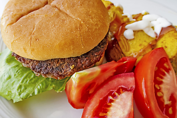 포토 JPG 해외이미지 접시 백그라운드 토마토 패스트푸드 사람없음 햄버거 인스턴트 웨지감자 해외포토 식기 음식 채소 감자 감자요리 파일형식 이미지허브