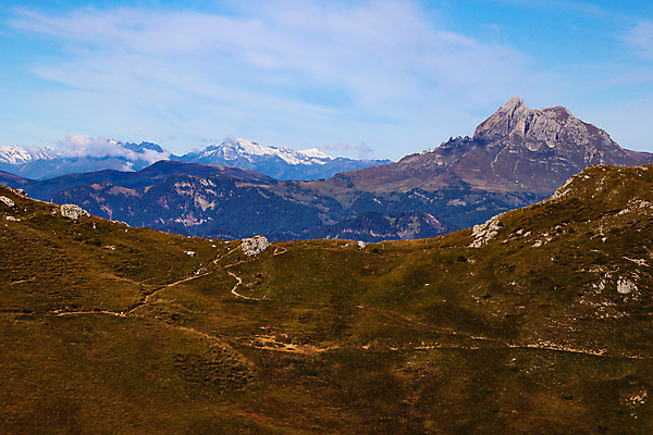 포토 JPG 해외이미지 나무 유럽 도로 길 여행 백그라운드 자연 하늘 휴가 산 사람없음 야외 파란색 컬러풀 일출 계곡 일몰 이탈리아 하이킹 탐험 정상 숲 언덕 즐거움 알프스 통과 강렬 웅장함 절정 해외포토 식물 감정 나라 컬러 교통시설 레저 노을 생태계 파일형식 이미지허브