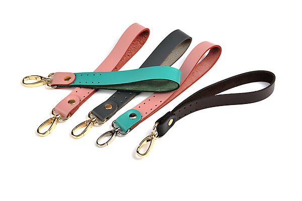 포토 JPG 해외이미지 템플릿 손 디자인 길 분홍색 백그라운드 컨셉 자동차 열쇠 선물 사람없음 장식 초록색 세트 갈색 유행 꼬리표 라벨 쌓기 금속 공백 회색 흰색 반지 원형 고리 그룹 재산 고급 은색 가죽 자르기 수집 심볼 피부 오브젝트 잠금 보안 클립 기념품 고립 보유 철강 스타일 해외포토 도형 육상교통 컬러 장신구 모션 재질 프레임 안전 신체부위 금융 파일형식 이미지허브