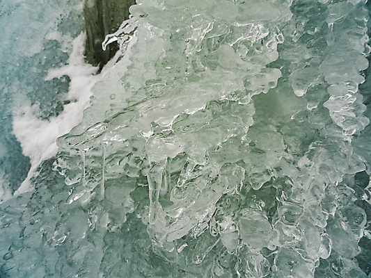 포토 JPG 해외이미지 디자인 계절 백그라운드 겨울 패턴 자연 날씨 추상 노르웨이 사람없음 야외 물 파란색 강 뷰티 냉동 얼음 폭포 추위 흰색 액체 개울 크리스탈 북극 묘사 질감 서식 빙하 서리 고드름 내추럴 고체 스칸디나비아 눈내림 해외포토 자연요소 유럽 컬러 무늬 눈_날씨 광석 극지방 생태계 파일형식 이미지허브