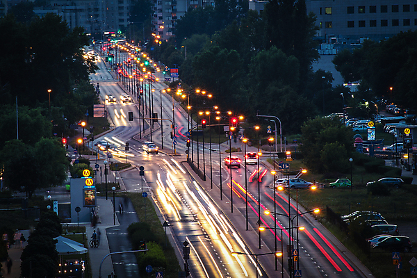 포토 JPG 해외이미지 도로 이동 가로등 교통시설 모션 자동차 전등 거리 사람없음 야외 빨간색 빛 도시풍경 어둠 황혼 운전 차도 도시 도심 야간 소프트포커스 번개 아스팔트 속도 역동적 바쁨 시티라이프 타운 광 방법 블러 바르샤바 해외포토 자연요소 라이프스타일 공공시설 길 육상교통 컬러 교통 컨셉 날씨 조명 촬영기법 풍경 일몰 시설 폴란드 파일형식 이미지허브