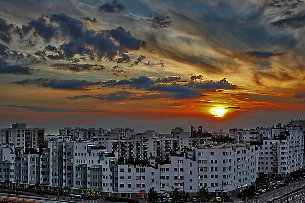 포토 JPG 해외이미지 구름 건축양식 하늘 부동산 날씨 아파트 주택 협상 사람없음 태양 일몰 블록 도시 재산 저녁 콘도 지역 커뮤니티 스카이라인 리빙 이웃 대여 대출 개발 교외 구역 복잡 주거지 진짜 폭풍우 바르샤바 해외포토 자연요소 건축 컨셉 비즈니스 숙소 건물 금융 노을 비_날씨 야간 자연재해 폴란드 파일형식 이미지허브