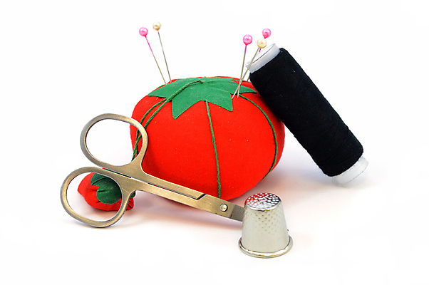 포토 JPG 해외이미지 모양 옷 백그라운드 쿠션 토마토 공 취미 사람없음 빨간색 세트 유행 검은색 장비 흰색 공구 직물 그룹 실 바느질 땀 실타래 수공예 조립 재단 고립 골무 해외포토 컬러 채소 도구 공예 파일형식 이미지허브