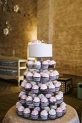 포토 JPG 해외이미지 꽃 결혼 탁자 사람없음 장식 케이크 보라색 컵케이크 웨딩케이크 해외포토 식물 컬러 가구 디저트 이벤트 파일형식 이미지허브