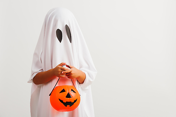 포토 JPG 해외이미지 남자 어린이 실내 한명 들기 동양인 소년 상반신 앞모습 귀여움 할로윈 유령 무서움 흰배경 사탕바구니 잭오랜턴 코스프레 소년한명만 해외포토 1 감정 뷰포인트 백그라운드 컨셉 모션 사탕 사람 인종 내부 바구니 흰색 남자한명만 소년만 파일형식 이미지허브