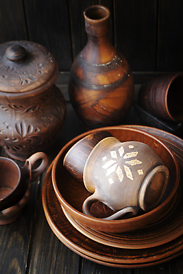 포토 JPG 해외이미지 전통 식기 접시 디자인 문화 음식 벽지 탁자 주방용품 창조 요리 미술 여러명 사람없음 목재 장식 갈색 쌓기 주방 수확 기구 시골 조끼 도자기 그룹 사발 시장 냄비 수집 오브젝트 점토 수공예 내추럴 도예가 벨로루시 옛날 핸드메이드 많음 해외포토 나무 직업 컬러 가구 생활용품 다수 컨셉 농업 재료 모션 문화예술 사람 외투 사기그릇 솥 공예 파일형식 이미지허브