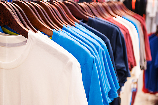 포토 JPG 해외이미지 옷 무지개 셔츠 비즈니스 태국 사람없음 컬러풀 유행 세일 상점 직물 면 장롱 시장 선택 구매 옷걸이 수집 소매 매각 신발장 스타일 많음 해외포토 자연요소 아시아 컬러 가구 컨셉 상의 쇼핑 파일형식 이미지허브