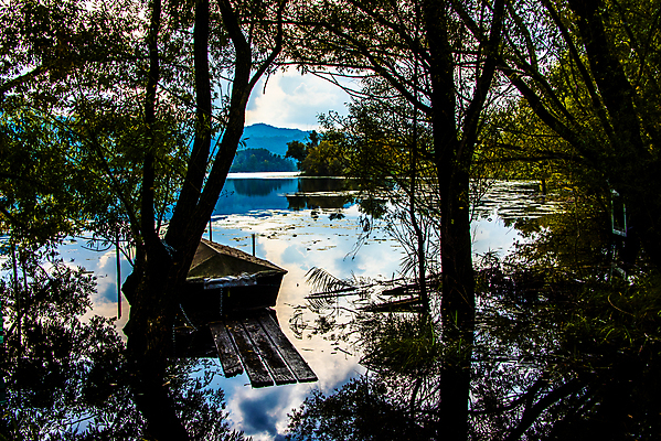 포토 JPG 해외이미지 나무 호수 스포츠 파도 여행 백그라운드 오렌지 자연 하늘 낚시 휴가 휴식 산 사람없음 야외 빨간색 초록색 물 파란색 빛 강 컬러풀 태양 반사 노란색 평화 일출 일몰 이탈리아 보트 숲 카누 뱃놀이 수평선 해외포토 자연요소 식물 유럽 바다 컬러 컨셉 배_교통 과일 레저 노을 전통놀이 수상스포츠 생태계 파일형식 이미지허브