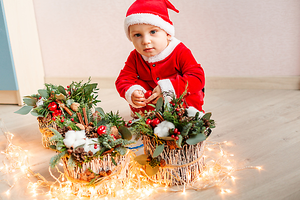 포토 JPG 해외이미지 나무 백인 계절 행복 어린이 백그라운드 컨셉 크리스마스 겨울 휴가 새로움 새해 주택 선물 한명 미소 사람 소년 장식 빨간색 크리스마스트리 산타클로스 축하 표현 아기 작음 12월 연도 준비 클라우스 해외포토 서양인 식물 1 기념일 남자 감정 컬러 표정 건물 날짜 크기 파일형식 이미지허브