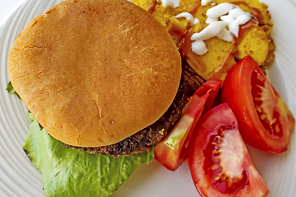 포토 JPG 해외이미지 접시 백그라운드 토마토 패스트푸드 사람없음 햄버거 인스턴트 웨지감자 해외포토 식기 음식 채소 감자 감자요리 파일형식 이미지허브