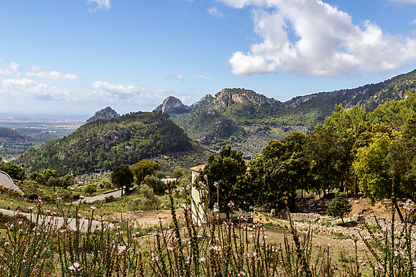 포토 JPG 해외이미지 구름 섬 하늘 휴가 산 풍경 사람없음 물 여름 관광지 태양 맑음 스페인 지중해 암초 화창 해외포토 자연요소 계절 유럽 바다 여행 날씨 파일형식 이미지허브