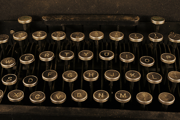 포토 JPG 해외이미지 캐릭터 알파벳 비즈니스 텍스트 버튼 열쇠 사람없음 책 단어 사무실 금속 기계 장비 수확 골동품 타이핑 키보드 기록 업무 기자 클래식 닫기 인쇄 편지 작가 향수 책상 복고 타자기 타입 구식 그런지 옛날 조작 출판 편지쓰기 해외포토 직업 문자 영어 가구 컨셉 농업 모션 재질 화장품 작업 파일형식 이미지허브