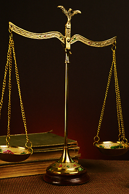 포토 JPG 해외이미지 백그라운드 컨셉 돈 비즈니스 사람없음 책 세로 금융 금속 자유 수확 골동품 기구 비교 몸무게 심볼 측정 무역 눈금 법 시스템 청동 법관 가치 천칭자리 공정 판결 법원 변호사 놋쇠 법정 옛날 평등 해외포토 직업 산업 농업 재질 경제 별자리 재산 법률가 파일형식 이미지허브