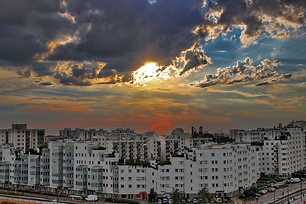 포토 JPG 해외이미지 구름 건축양식 부동산 날씨 아파트 주택 협상 사람없음 블록 도시 재산 저녁 콘도 지역 커뮤니티 스카이라인 일반 리빙 이웃 대여 대출 개발 교외 구역 복잡 주거지 진짜 폭풍우 바르샤바 해외포토 자연요소 건축 컨셉 비즈니스 숙소 건물 금융 비_날씨 야간 자연재해 폴란드 파일형식 이미지허브