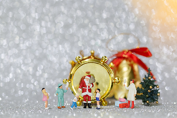 포토 JPG 해외이미지 전통 계절 행복 인형 컨셉 크리스마스 겨울 가족 휴가 새로움 새해 선물 사람 사람없음 숫자 산타클로스 미니어처 축하 12월 연도 해외포토 문자 기념일 감정 관계 모형 날짜 파일형식 이미지허브