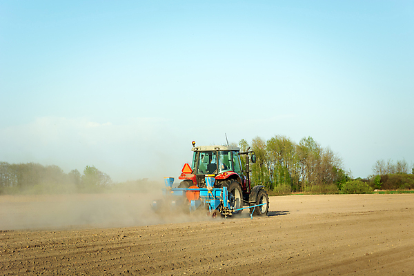 포토 JPG 해외이미지 산업 지구 음식 밭 농업 하늘 건조 풍경 사람없음 야외 농장 농경지 환경 기계 흙 봄 장비 운전 가을 시골 업무 땅 먼지 트랙터 문제 밭일 쟁기 세련 해외포토 계절 모션 작업 농기계 특수차량 파일형식 이미지허브