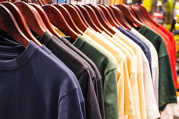 포토 JPG 해외이미지 옷 무지개 셔츠 비즈니스 태국 사람없음 컬러풀 유행 세일 상점 직물 면 장롱 시장 선택 구매 옷걸이 수집 소매 매각 신발장 스타일 많음 해외포토 자연요소 아시아 컬러 가구 컨셉 상의 쇼핑 파일형식 이미지허브