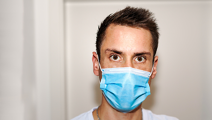 포토 JPG 해외이미지 백인 라이프스타일 남자 감정 유럽 얼굴 건강 병원 가면 한명 사람 성인 치료 금발 약 건강관리 고통 환자 의사 흰색 바이러스 보호 질병 감염 고립 돌봄 전염병 스타일 카피스페이스 코로나바이러스 해외포토 서양인 1 헤어스타일 나라 컬러 컨셉 의학 모션 관리 생활 신체부위 공백 의료진 파일형식 이미지허브