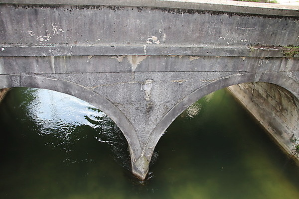 포토 JPG 해외이미지 나무 유럽 건축양식 자연 풍경 사람없음 야외 건물 물 강 교회 환경 이탈리아 시골 개울 관목 집중 통로 고고학 로마인 현재 해외포토 자연요소 식물 건축물 교육 건축 나라 컨셉 종교건축 인종 생태계 파일형식 이미지허브