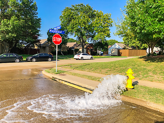 포토 JPG 해외이미지 산업 불 안전 사람없음 물 금속 미국 손상 장비 시험 흐름 긴급 오픈 붓기 수리 홍수 사건 예방 분무기 튜브 엔진 소화기 소화전 유지 단절 텍사스 스플래쉬 해외포토 자연요소 교육 컨셉 북아메리카 모션 재질 안전장비 소방 자연재해 파일형식 이미지허브