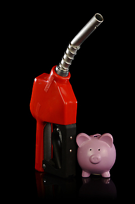 포토 JPG 해외이미지 검은배경 실내 사람없음 돼지저금통 주유기 기름값 주유건 해외포토 백그라운드 내부 검은색 기계 저금통 가격 주유 파일형식 이미지허브
