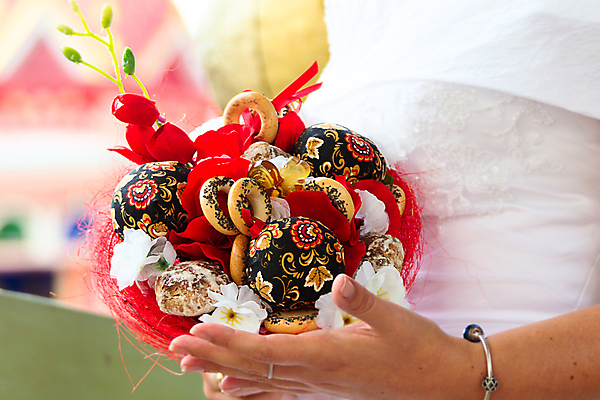 포토 JPG 해외이미지 여자 꽃 행복 감정 꽃다발 결혼 꽃무늬 장난 관계 놀이 사랑 사람없음 빨간색 케이크 수확 복고 부활절계란 약혼 러시아인 모스크바 사방 해외포토 서양인 식물 컬러 무늬 농업 디저트 부활절 사람 이벤트 계란 약속 러시아 파일형식 이미지허브