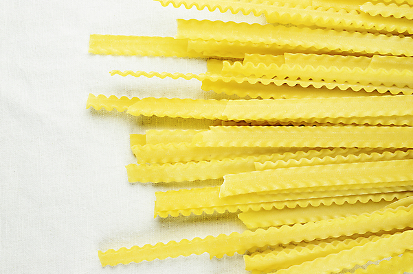 포토 JPG 해외이미지 모양 전통 선 음식 백그라운드 재료 표면 건조 파스타 건강 요리 사람없음 요리사 식사 흰색 그룹 황금 플랫 이탈리아음식 밀 준비 질감 웨이브 날것 직사각형 점심식사 생식 얇은 정물화 탄수화물 해외포토 도형 직업 컬러 곡류 서양음식 그림 파일형식 이미지허브