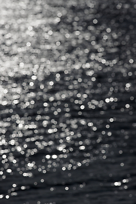 포토 JPG 해외이미지 디자인 호수 물결 파도 바다 백그라운드 자연 추상 불꽃 휴식 전등 흑백 풍경 사람없음 야외 장식 물 빛 햇빛 태양 반사 맑음 침묵 회색 저수지 소프트포커스 질감 웨이브 보케 부드러움 마법 내추럴 블러 잔물결 평야 카피스페이스 해외포토 자연요소 컬러 컨셉 무늬 불 날씨 조명 촬영기법 소리 공백 감각 생태계 파일형식 이미지허브