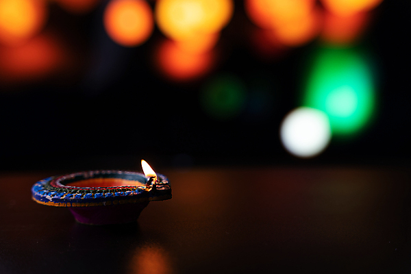 포토 JPG 해외이미지 전통 디자인 행복 포스터 종교 문화 백그라운드 패턴 일러스트 벽지 불 추상 휴가 불꽃 사람없음 장식 빛 컬러풀 보라색 축제 램프 축하 인사 신용카드 인도인 광 등잔 힌두교 해외포토 자연요소 외국인 감정 컬러 컨셉 무늬 조명 동양인 금융 예절 파일형식 이미지허브