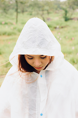 포토 JPG 해외이미지 백인 1 여자 감정 아시아 태국 자연 한명 서기 사람 동양인 성인 야외 뷰티 젖음 추위 흰색 닫기 숲 시원함 싱글 내추럴 혼자 해외포토 서양인 나라 컬러 모션 인종 생태계 파일형식 이미지허브