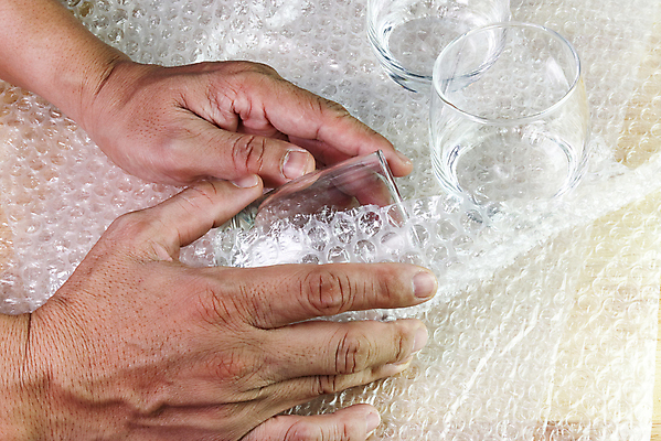 포토 JPG 해외이미지 손 종이 백그라운드 쿠션 패턴 포장 교통시설 유리 스트레스 안전 사람없음 가로 상자 사무실 우주 거품 저축 덮개 투명 보호 상품 플라스틱 보안 팩 패키지 해외포토 교통 컨셉 무늬 비즈니스 재질 신체부위 금융 화장품 뚜껑 시설 파일형식 이미지허브